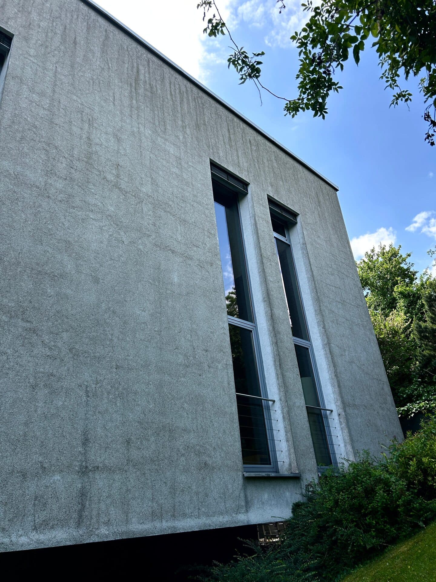 Moderný dom, vyčistená bočná fasáda