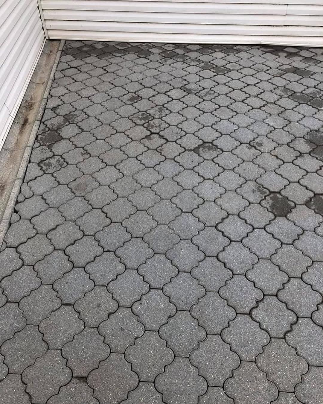 Vyčistené arabeskové dlaždice