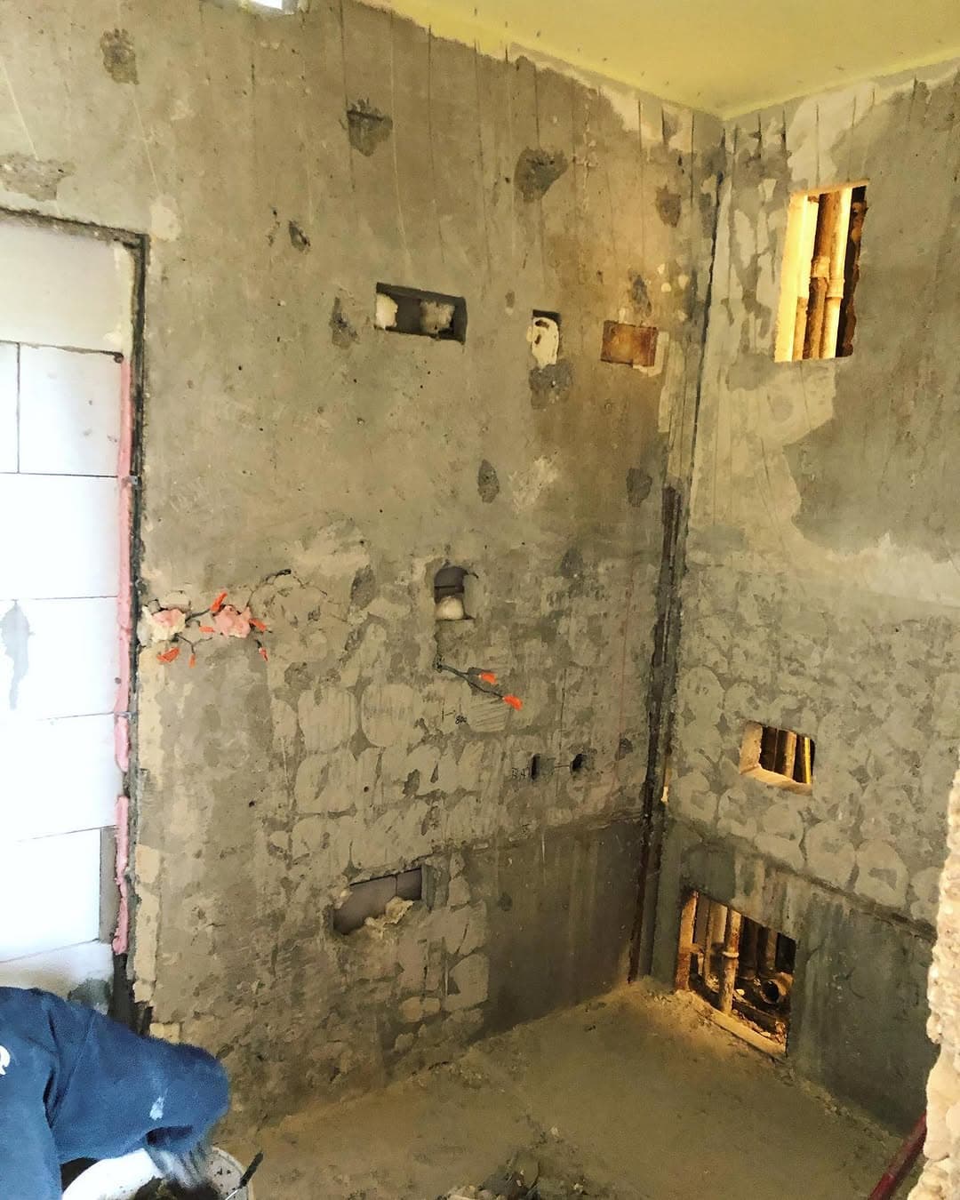 Rekonštruovaná kúpeľňa s novými dlaždicami