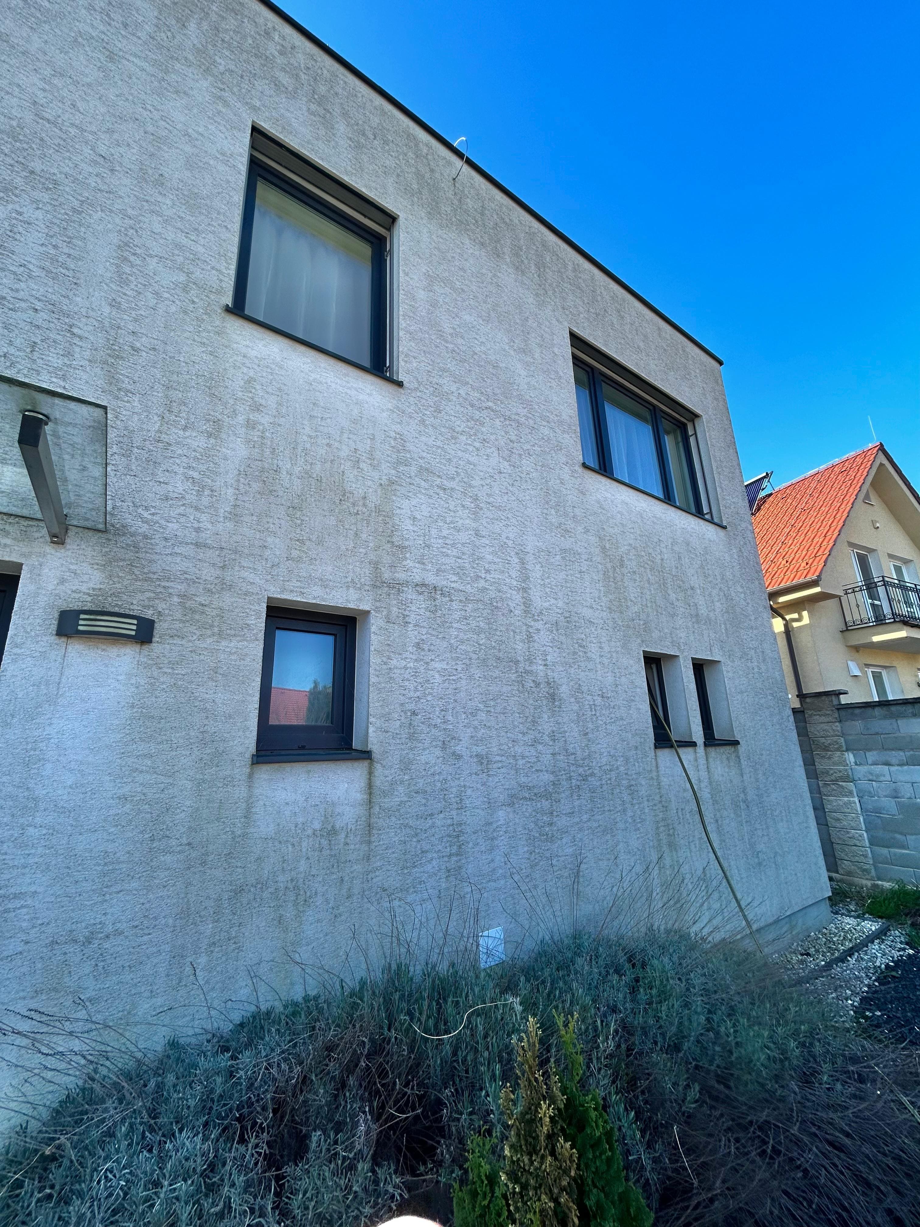 Rekonštrukcia fasády — pred